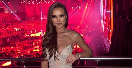 Piękna modelka znów na wakacjach. Pojechała tam z prezesem FEN