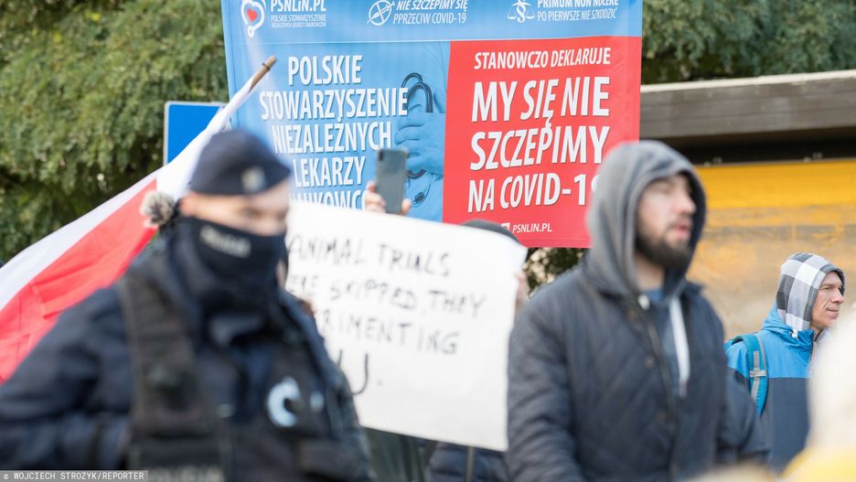 Gdański marsz przeciwko szczepieniom na COVID-19