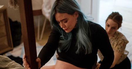 Hilary Duff opublikowała zdjęcia z DOMOWEGO PORODU (FOTO)