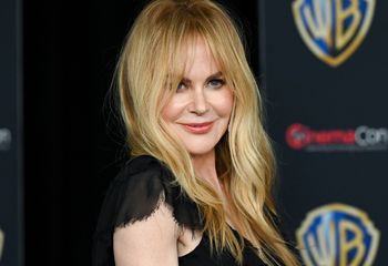 Gdy stanęła tyłem, zrobiła furorę. Wszyscy i tak patrzyli na jej palce