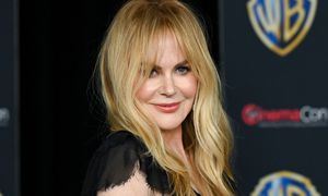 Gdy stanęła tyłem, zrobiła furorę. Wszyscy i tak patrzyli na jej palce