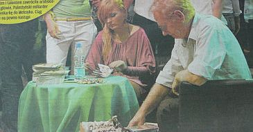 Gosia, tata i przenośny straganik