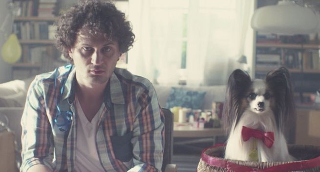 Właściciel opuszczający psa reklamuje Nokia Treasure Tag (wideo)