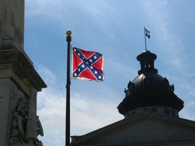 Amerykanie z południa stają w obronie flagi Konfederacji