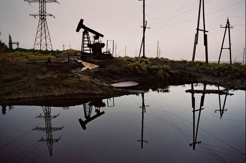 Ceny ropy w USA spadają. Baryłka już poniżej 45 dolarów