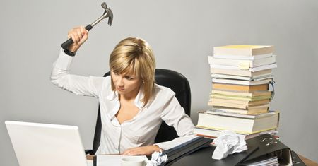 Co czują pracownicy, którzy uniknęli zwolnienia?