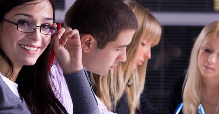 Zapracowany student dorabiający