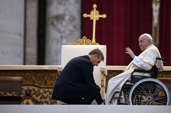 Papież Franciszek podczas mszy beatyfikacyjnej poruszał się na wózku