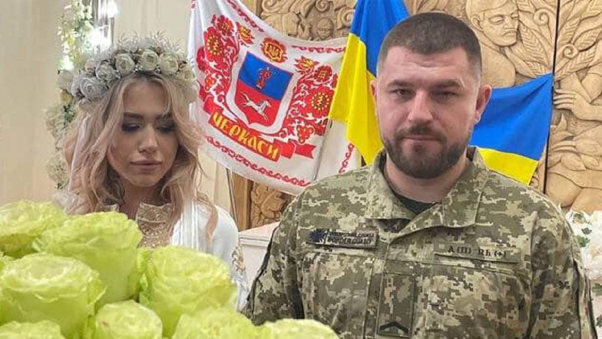 Przyjechał czołgiem na własne wesele 