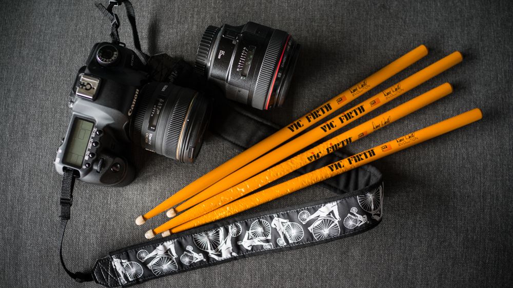 Co łączy aparat fotograficzny z zestawem perkusyjnym? 1