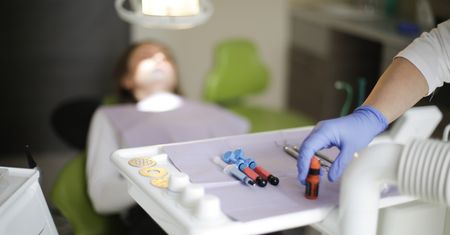 Tysiące pacjentów mogły zostać narażone na HIV i wirusowe zapalenie wątroby. Alarm po kontroli w australijskiej klinice dentystycznej