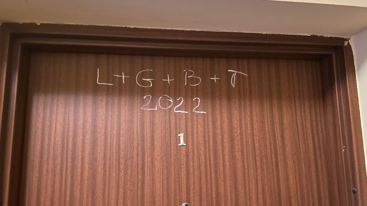 Czytelniczka wysłała nam zdjęcie sąsiedzkich drzwi