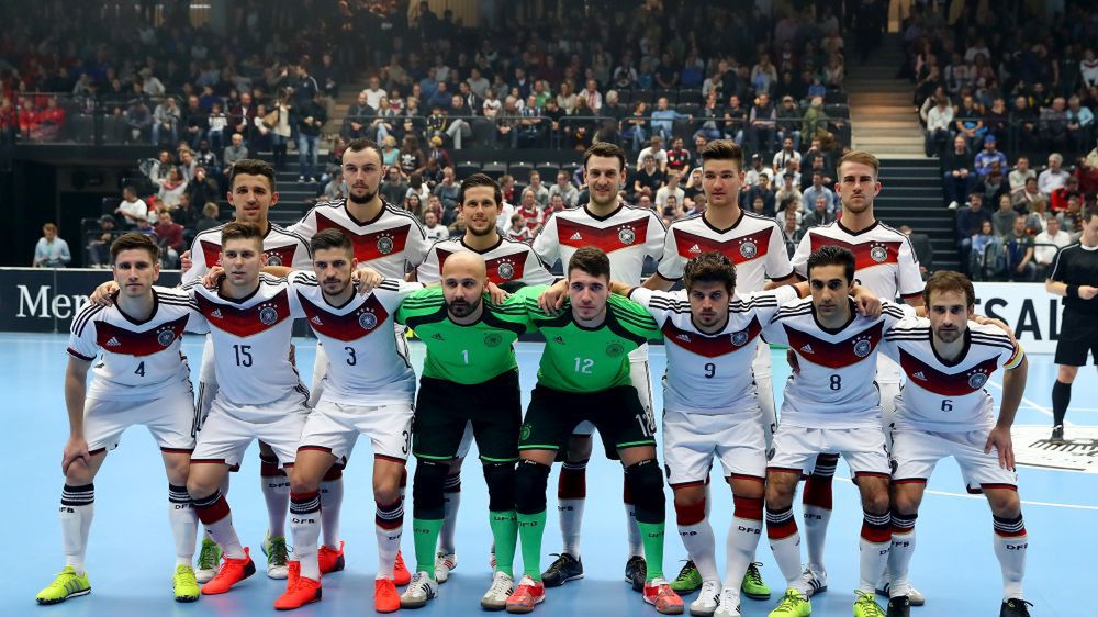 Getty Images / Martin Rose / Reprezentacja Niemiec w futsalu przed pierwszym oficjalnym meczem - z Anglią, 30.10.2016 r.