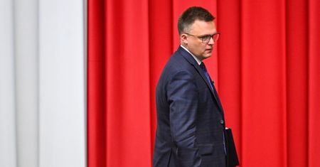 Słowa o "zamachu stanu" narobiły zamieszania. Hołownia tłumaczy