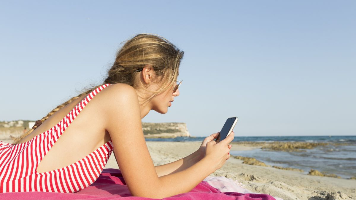 Smartfon na wakacje. Potrzebujemy wielu aplikacji na telefon