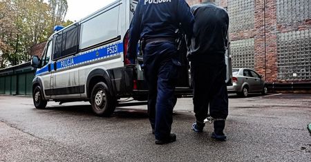 Śląskie. Okradł sklep i groził świadkowi nożem. Został zatrzymany