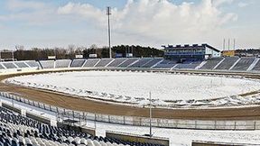 Stadion im. Alfreda Smoczyka w Lesznie w zimowej scenerii