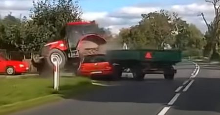 Golf staranował ciągnik rolniczy. Niebywałe sceny na polskiej wsi