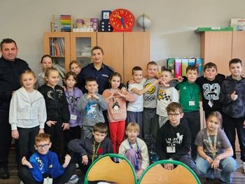 Legnica: Policjanci przeprowadzili prelekcję na temat hejtu w SP 9