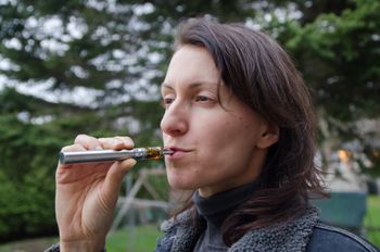 Rząd chce zakazać jednorazowych e-papierosów. Projekt trafi pod obrady