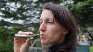 Rząd chce zakazać jednorazowych e-papierosów. Projekt trafi pod obrady