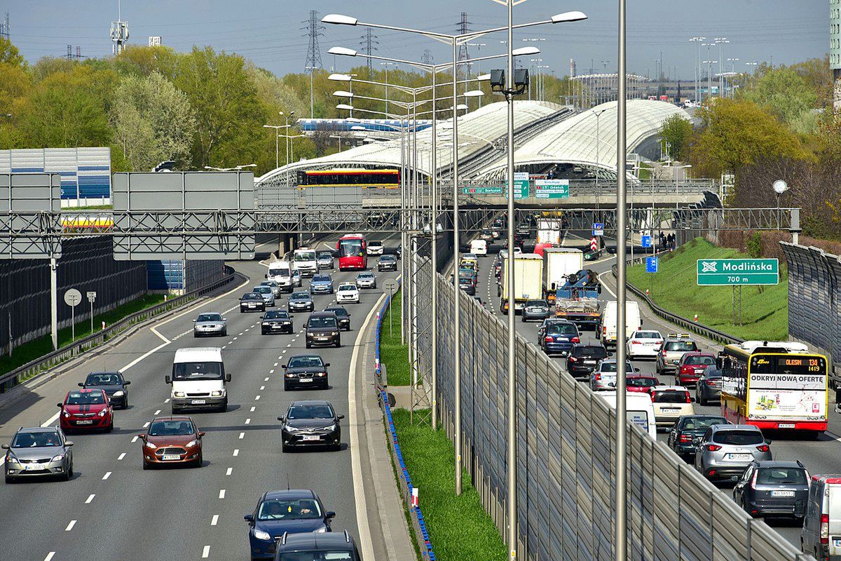 Jechał slalomem na S8. Zatrzymali go inni kierowcy