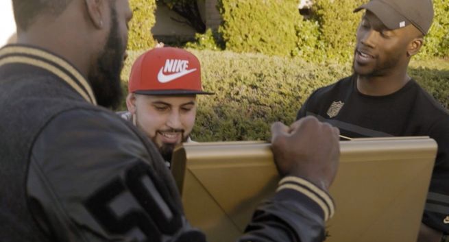 Znani sportowcy promują Nike, rozdając prezenty na ulicach San Francisco (wideo)