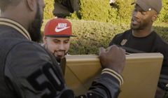 Znani sportowcy promują Nike, rozdając prezenty na ulicach San Francisco (wideo)