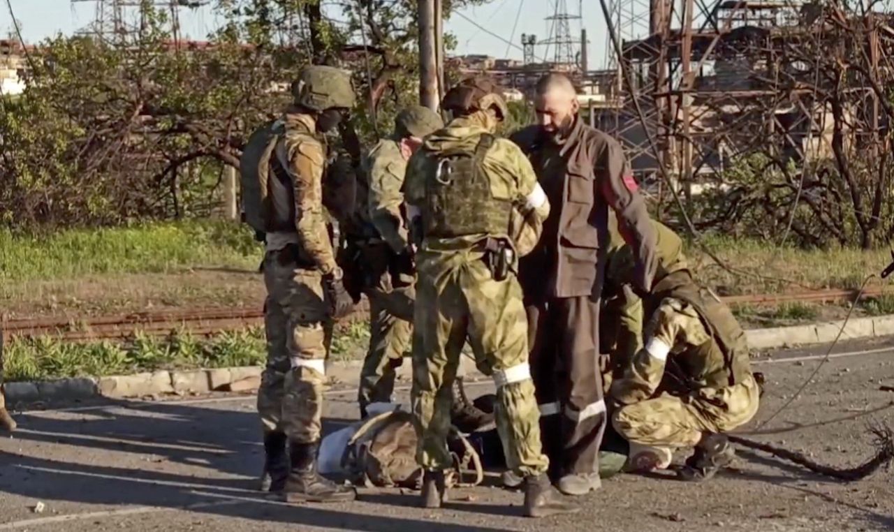 Media o ukraińskich żołnierzach z Azowstalu: wywiezieni do okupowanej Ołeniwki
