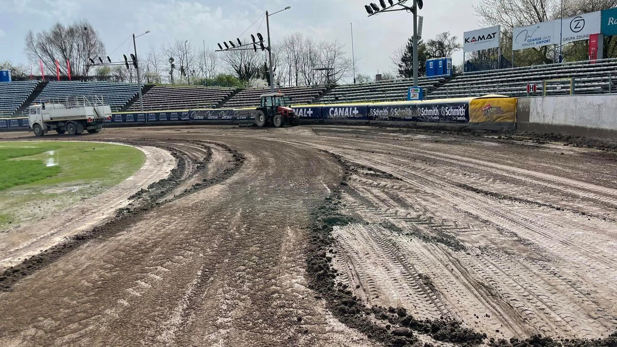 Materiały prasowe / Energa Wybrzeże Gdańsk / Błotnista maź na I łuku stadionu w Gdańsku