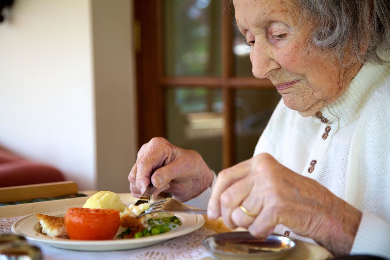 Najlepsza dieta dla osób po 80. roku życia. Naukowcy wskazują ważny czynnik