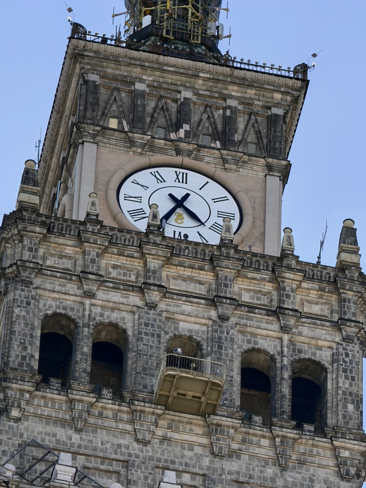 Różnica w jakości na przykładzie zdjęć z zoomem x13. Po lewej z telefonu, po prawej z pomocą telekonwertera. Na pierwszy rzut oka niedostrzegalna, na powiększeniu ewidentna.