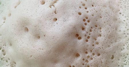Ciasto na naleśniki robię z ryżu. Nie ma w nich ani grama mąki i mają śnieżnobiały kolor