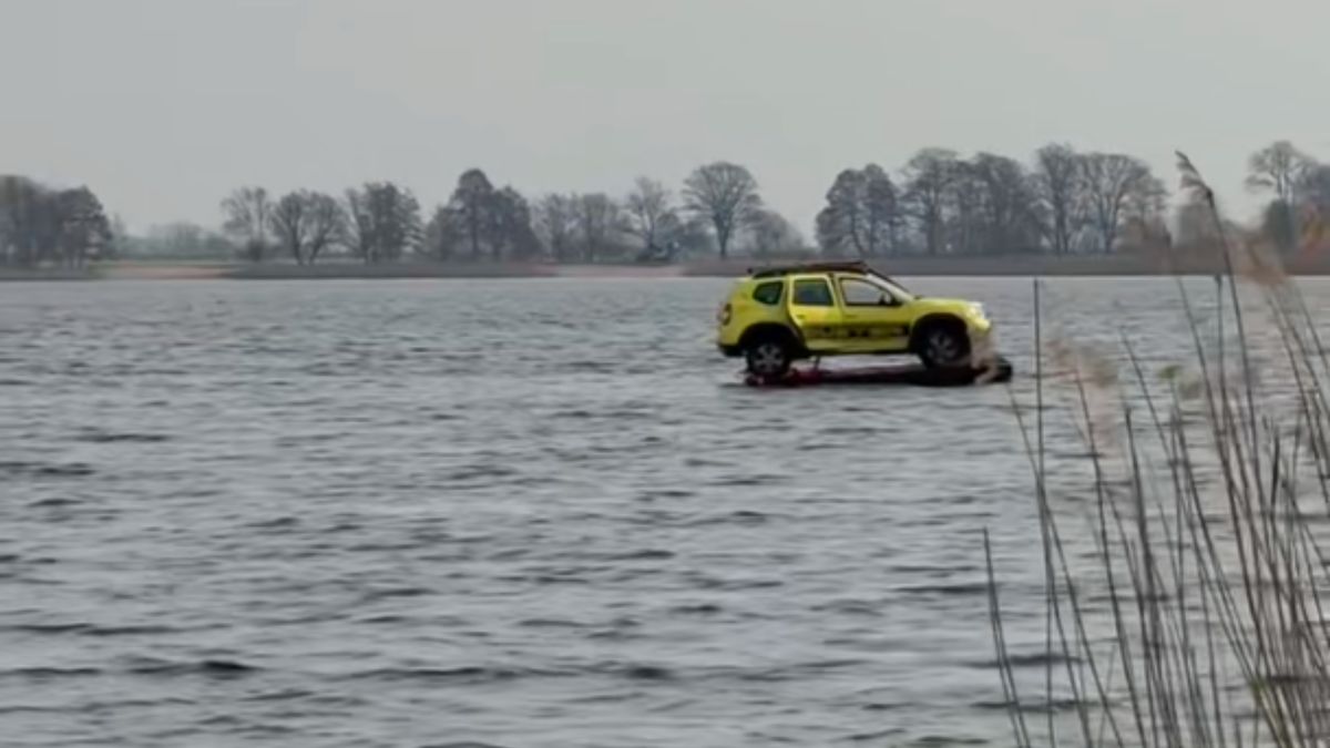 Dacia została odholowana.