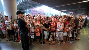 Euro 2016: Polacy wylądowali w Warszawie. Powitały ich tłumy kibiców