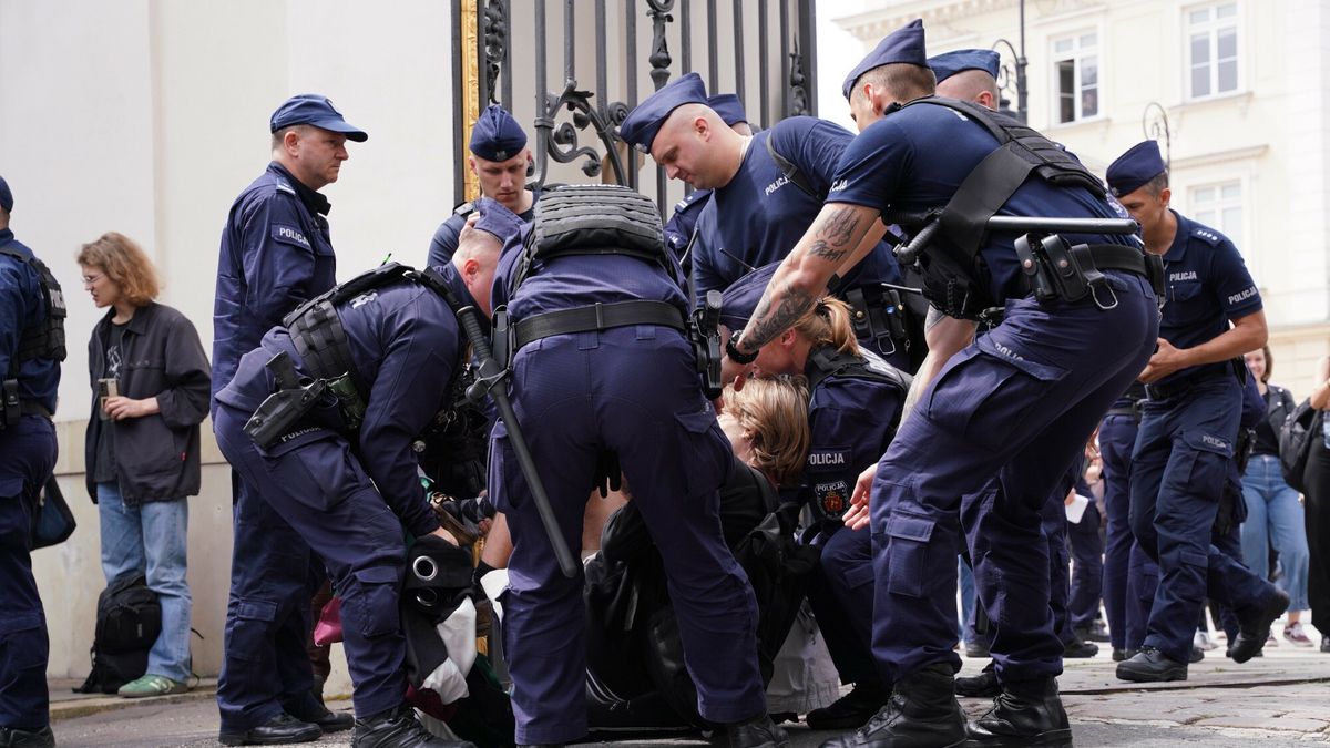 Interwencja policji na Uniwersytecie Warszawskim
12.06.2024 Warszawa Interwencja policji na Uniwersytecie Warszawskim w zwiazku ze studenckimi protestami porpalestynskimi fot. Marysia Zawada/REPORTER
Marysia Zawada/REPORTER