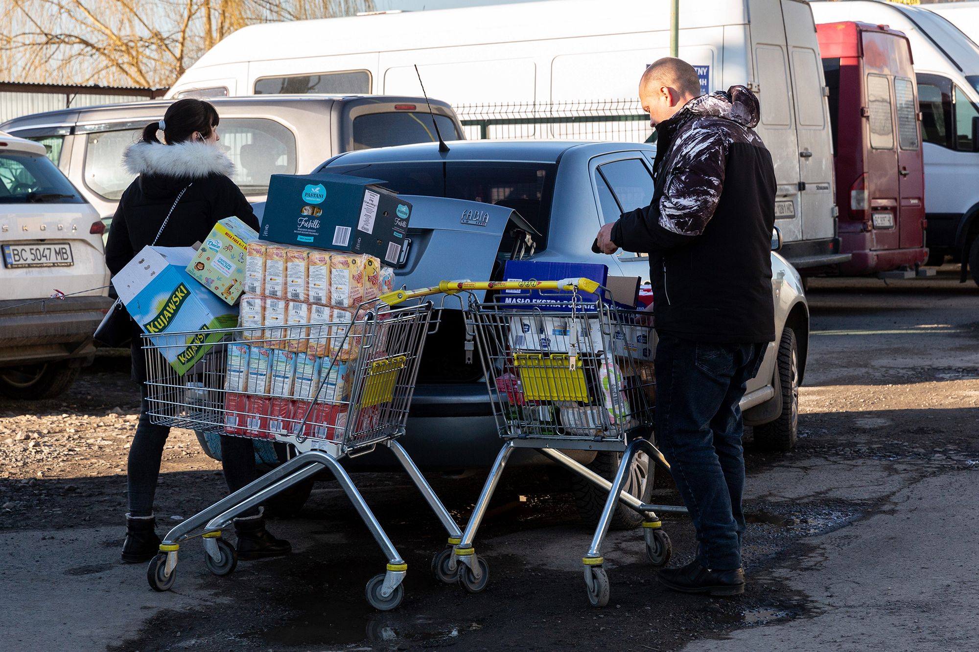 Wojna na Ukrainie: Polacy pomagają Ukraińcom na granicy. Zdjęcia pokazują solidarność 3