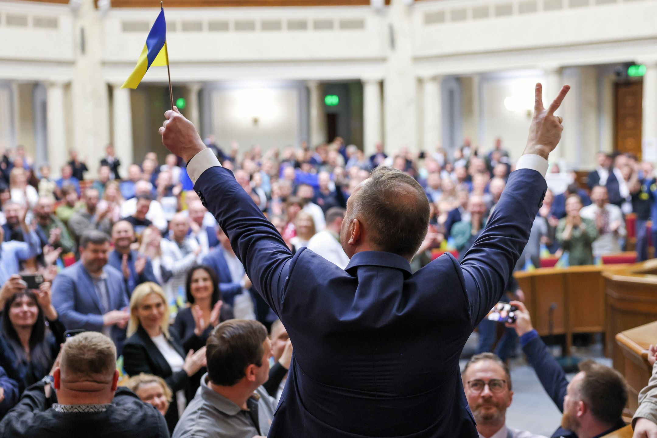 Kijów, Ukraina, 22.05.2022. Prezydent RP Andrzej Duda w Radzie Najwyższej Ukrainy w Kijowie, 22 bm. Prezydent Andrzej Duda jest z wizytą na Ukrainie. W Radzie Najwyższej w Kijowie wygłosił orędzie jako pierwsza głowa obcego państwa od wybuchu wojny. Trwa inwazja Rosji na Ukrainę. (mr) PAP/Jakub Szymczuk/KPRP HANDOUT EDITORIAL USE ONLY NO SALES
