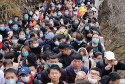 Tłumy turystów po kwarantannie w Chinach. Władze ostrzegają przed nową falą zakażeń