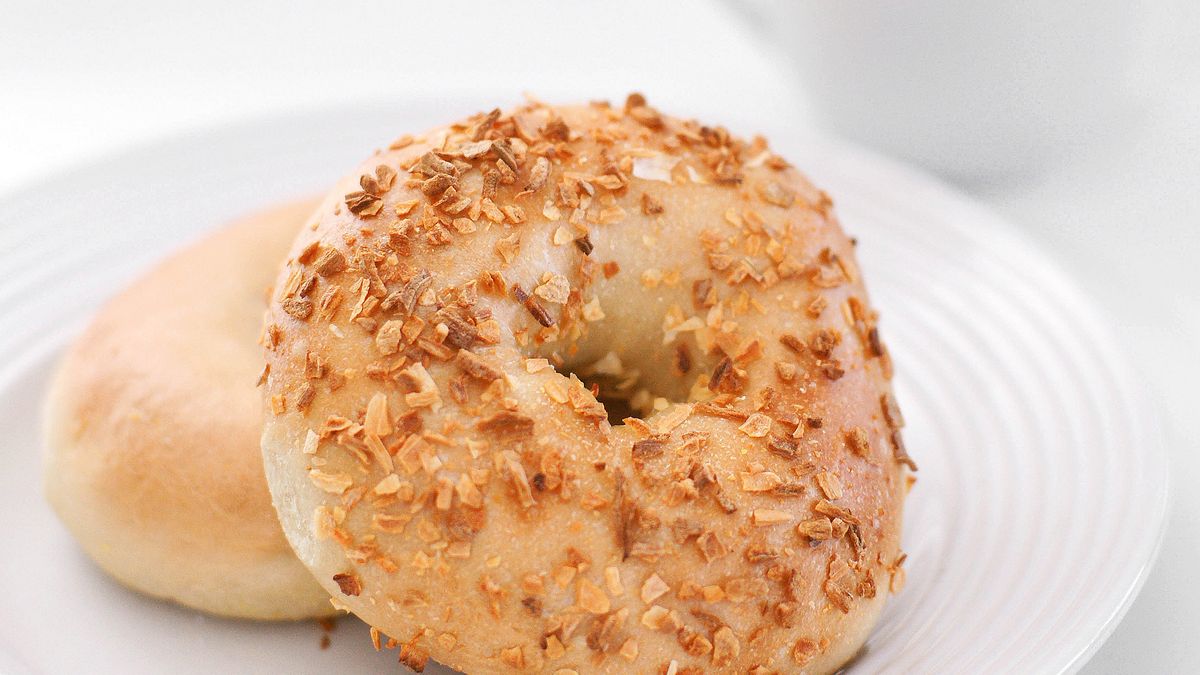 Bułki (bajgle) z dodatkiem propionianu wapnia (zawierają cebulę, mak, sezam; niewzbogacone)