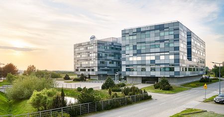 Intel wspomaga polskie szpitale. Uczniowie i seniorzy także otrzymają pomoc