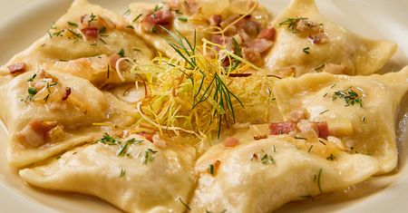 Weź serek wiejski i zrób pierogi ruskie. Są 1000x smaczniejsze niż tradycyjne