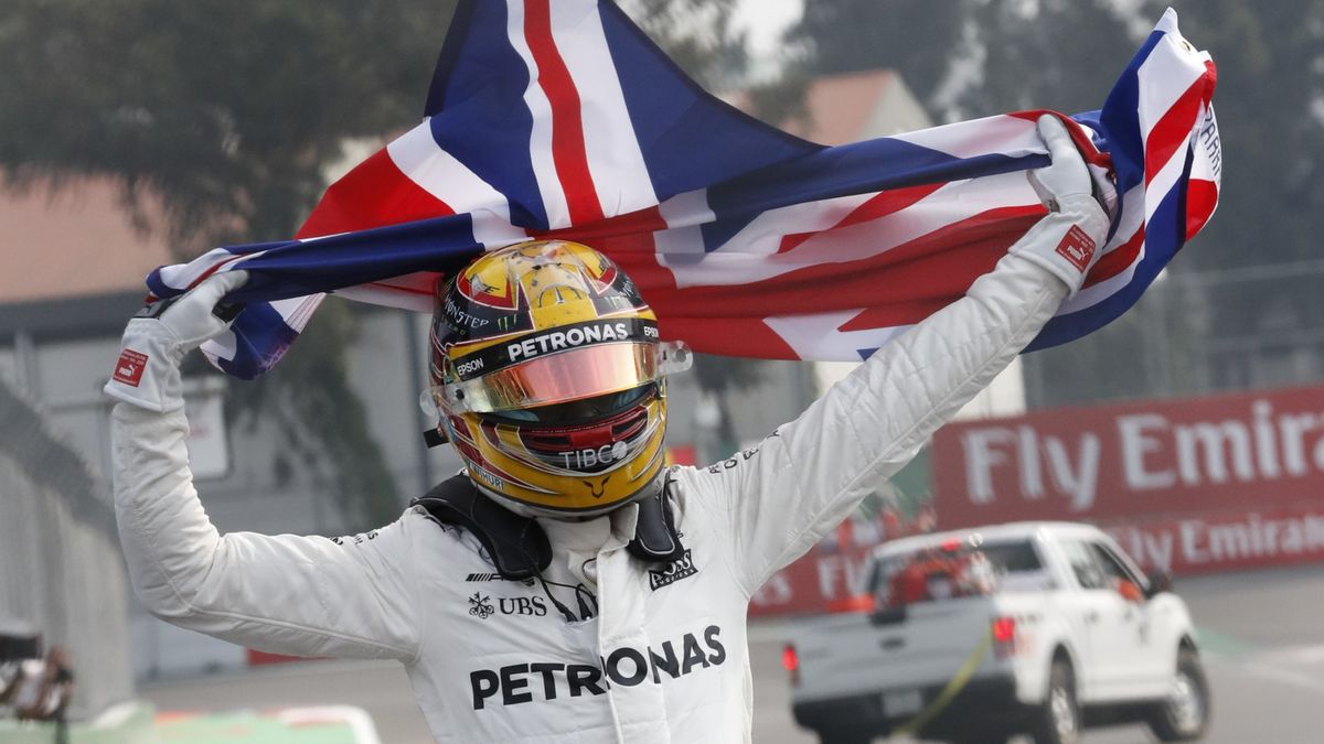 Zdjęcie okładkowe artykułu: PAP/EPA / Jose Mendez / Na zdjęciu: Lewis Hamilton świętuje tytuł w Meksyku