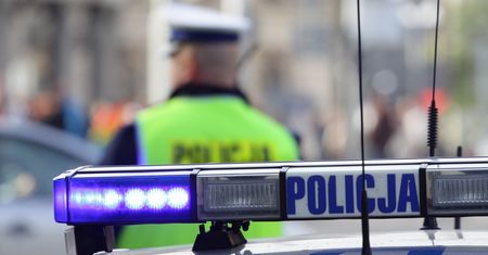 Warszawa. Awantura z udziałem kierowcy i pieszego. Użyto noża