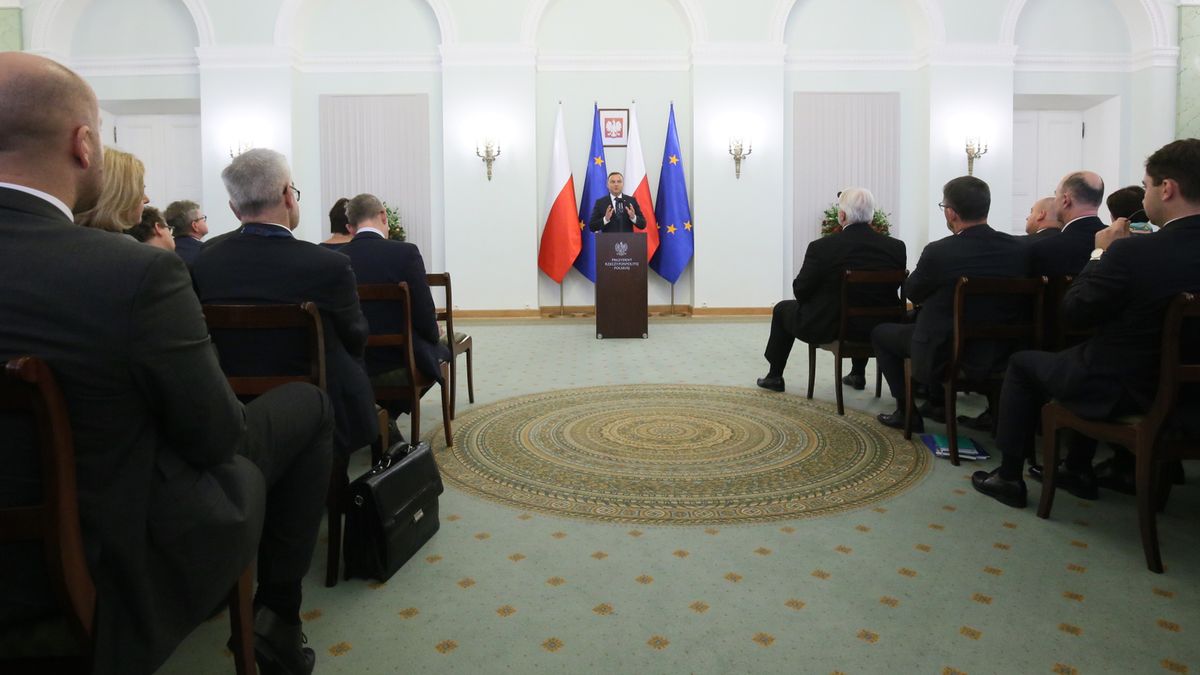 Prezydent Andrzej Duda podczas spotkania z ambasadorami RP