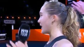 Rosjanka nagle przejęła mikrofon. "Proszę, możecie mi pomóc?"