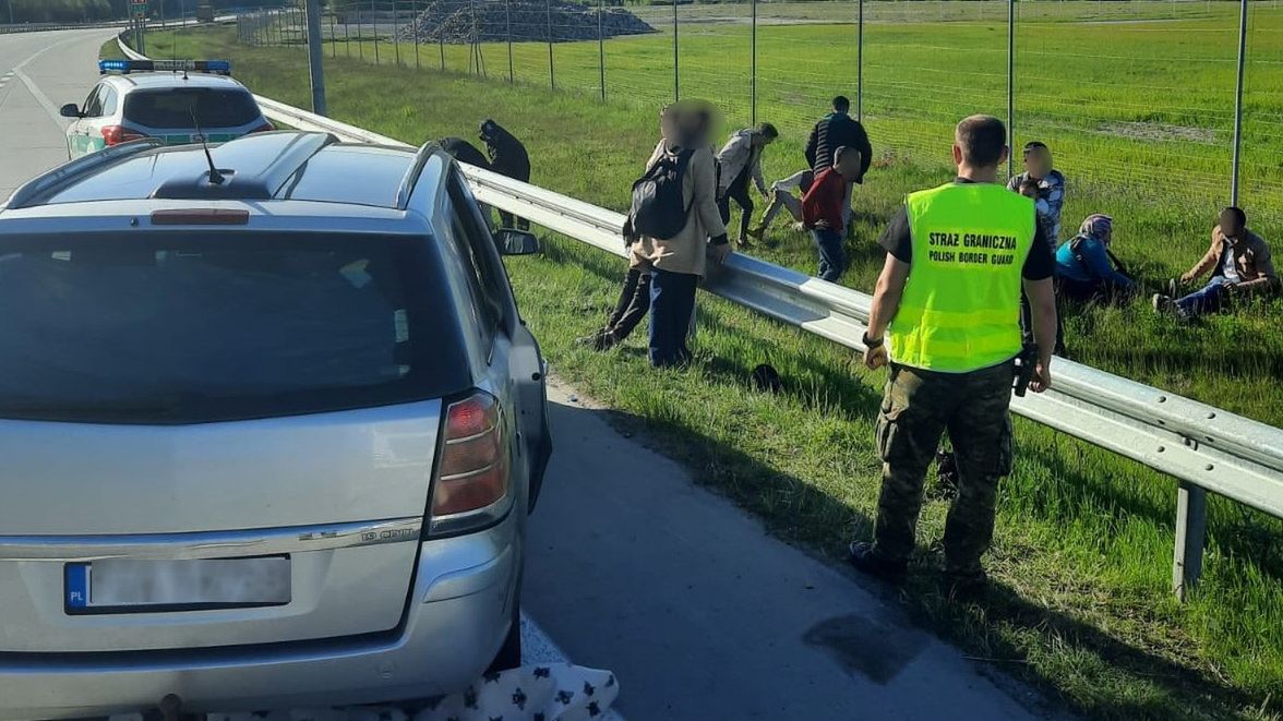 15 osób w jednym samochodzie