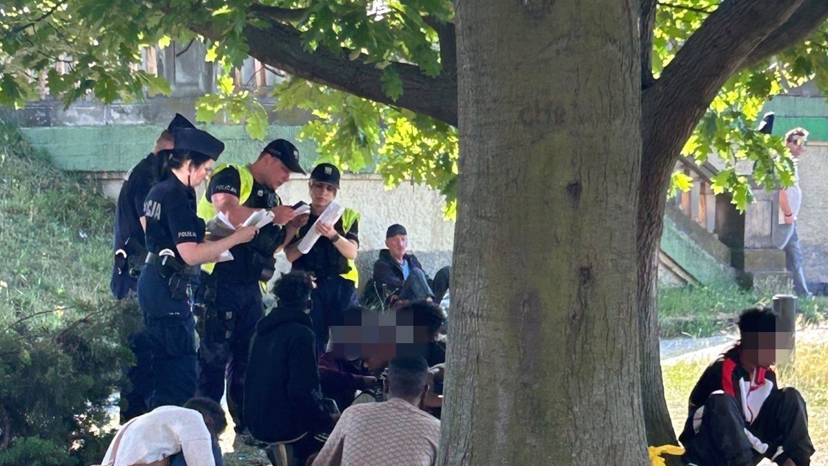 Grupa cudzoziemców w Szczecinie.