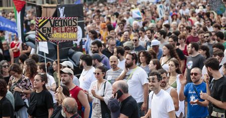 Tysiące ludzi wyszły na ulice Hiszpanii. "Koniec masowej turystyki"