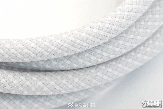 Coś za coś. iPhone 12 zamiast ładowarki ma mieć przewód, który nie popsuje się od patrzenia 2